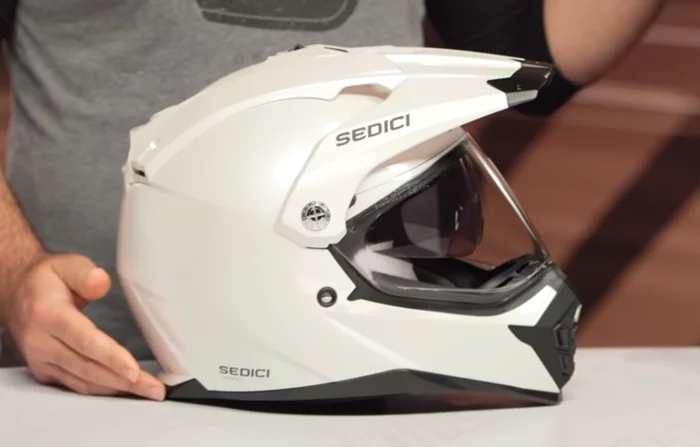 4 Best Dirt Bike Helmets with Bluetooth (Plus One to Avoid!)