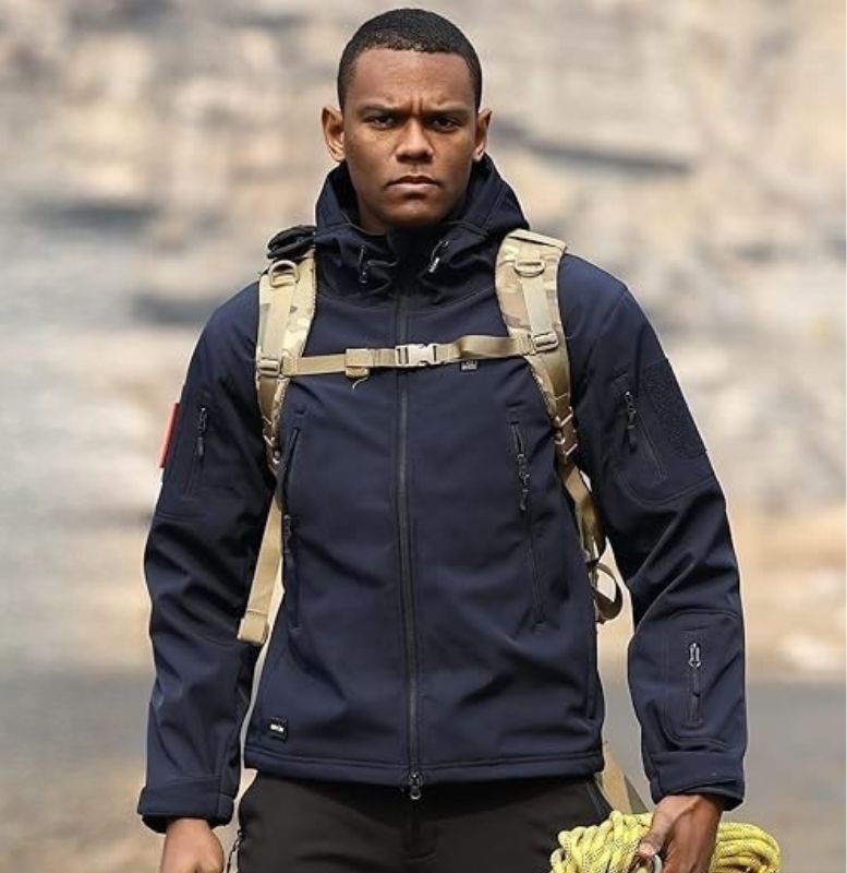 DEWBU heated softshell jacket with hood and battery-powered heating system for cold outdoor use