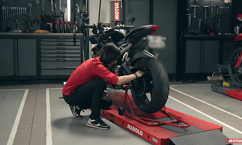 Cleaning & Lubing Your Motorcycle Chain Steps