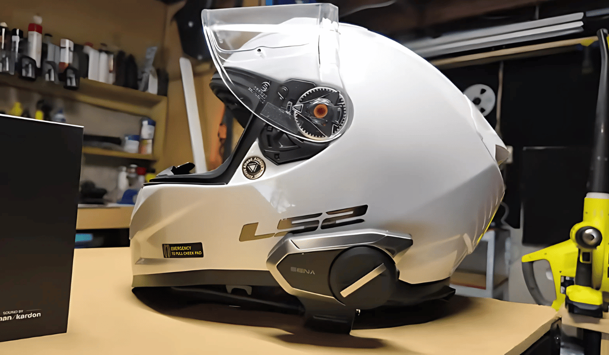 Sena 50S vs Cardo Packtalk Edge Communicator Comparison