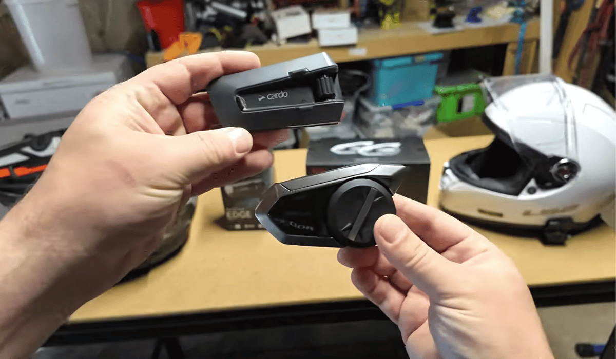 Sena 50S vs Cardo Packtalk Edge Communicator Comparison