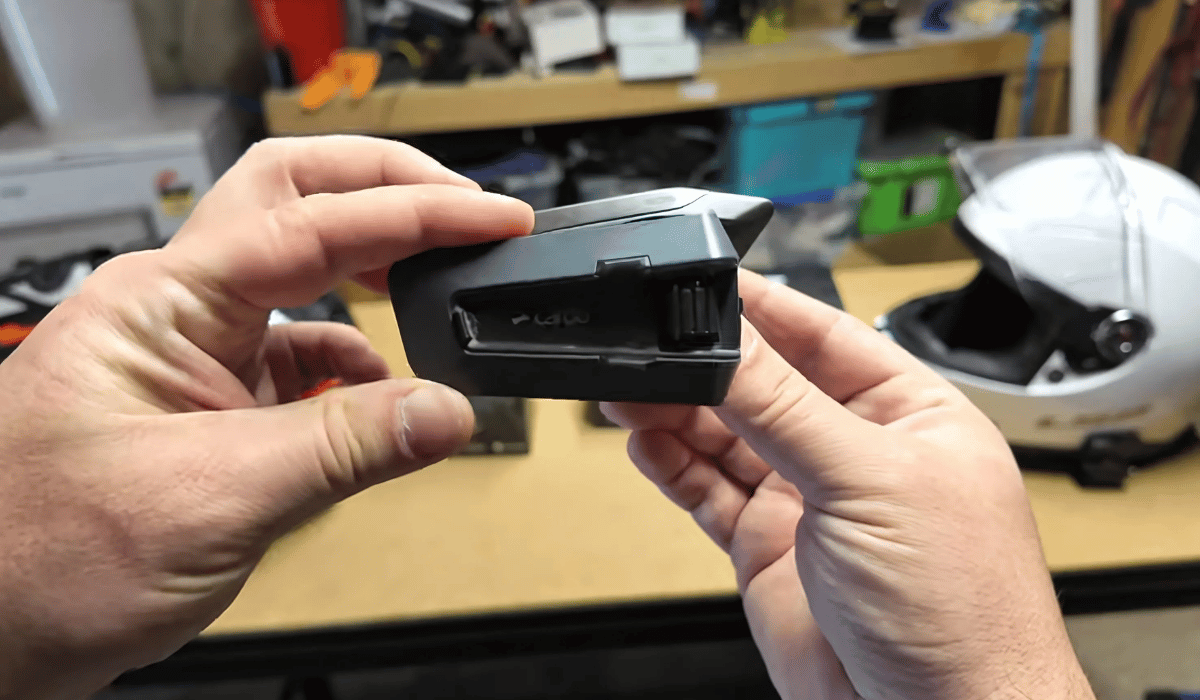 Sena 50S vs Cardo Packtalk Edge Communicator Comparison