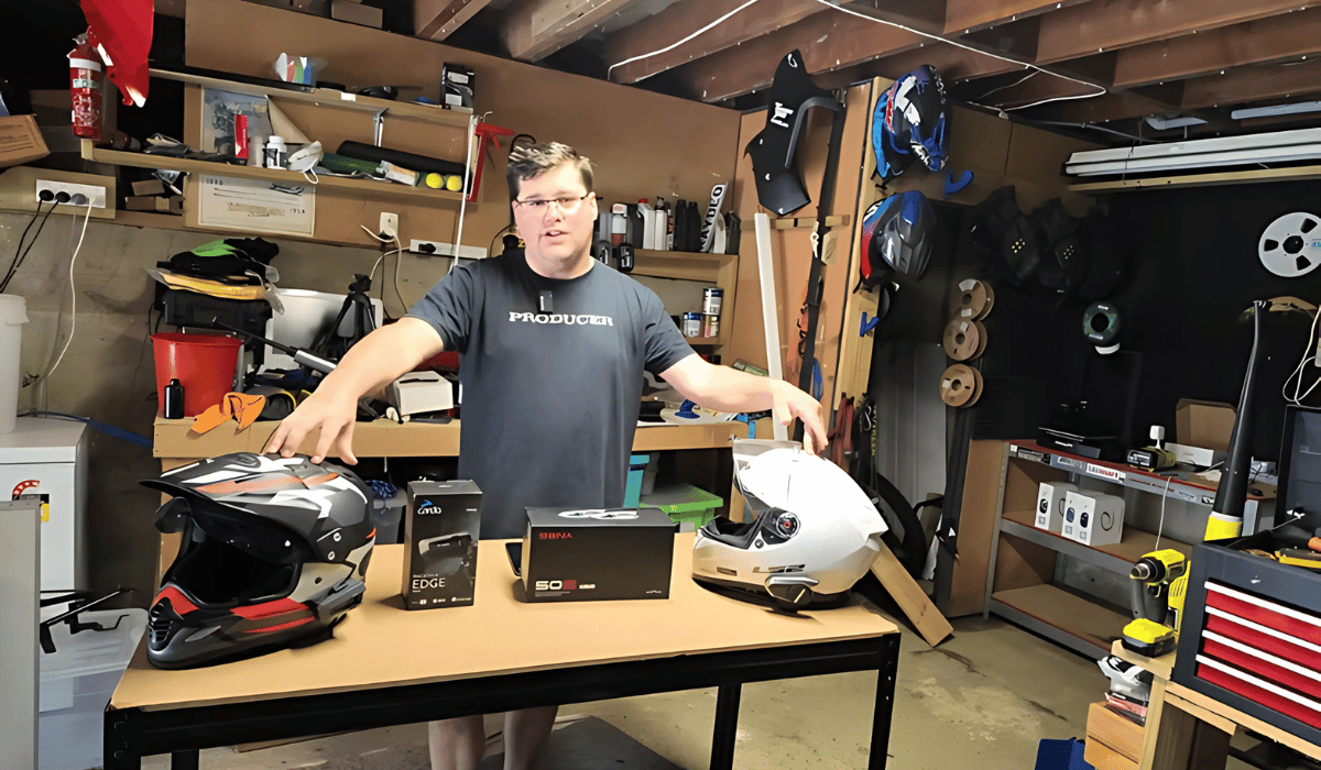 Sena 50S vs Cardo Packtalk Edge Communicator Comparison