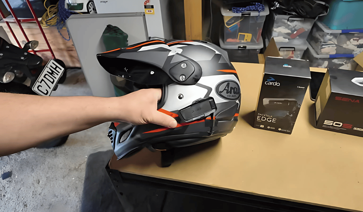 Sena 50S vs Cardo Packtalk Edge Communicator Comparison