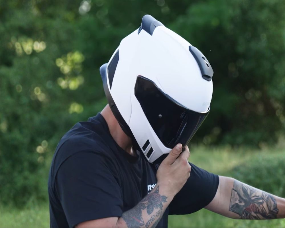 Rider wearing a white SEDICI Pro Mod modular motorcycle helmet with tinted visor outdoors