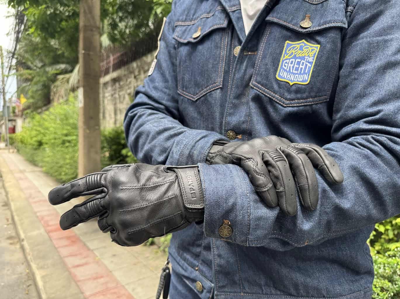 Motorcyclist wearing Pando Moto Ivy Gloves and denim jacket, ready to ride in the city.