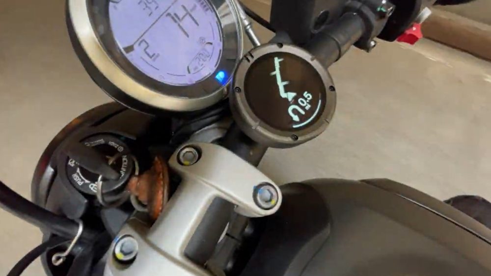 Beeline Moto II display adjusting in tunnel light