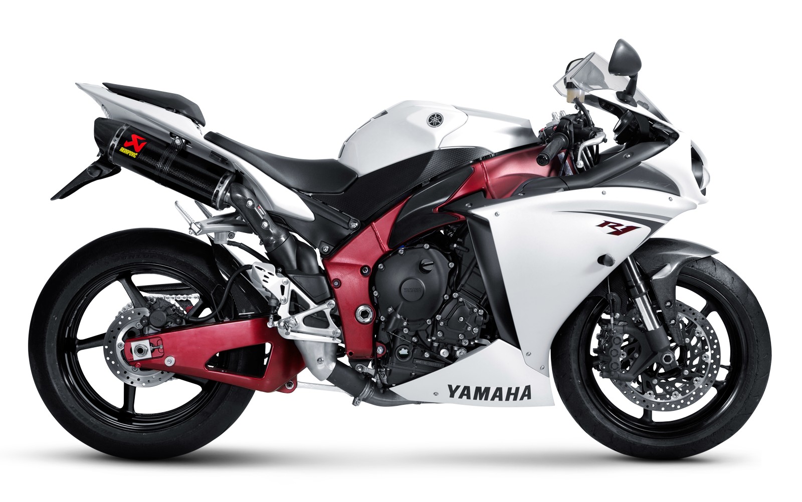 Yamaha R1 sportbike equipped with Akrapovič Racing Line slip-on exhaust