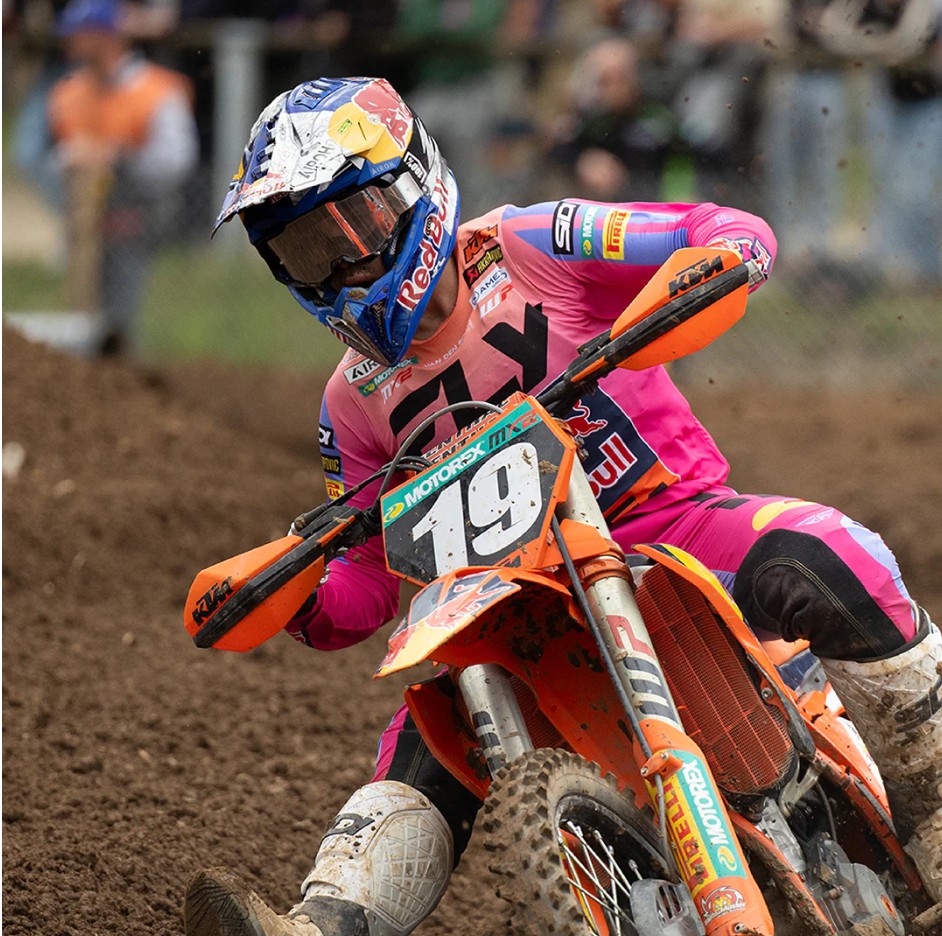 100% Armega motocross goggles with ultra-clear HD lens and wide field of view for competitive riders