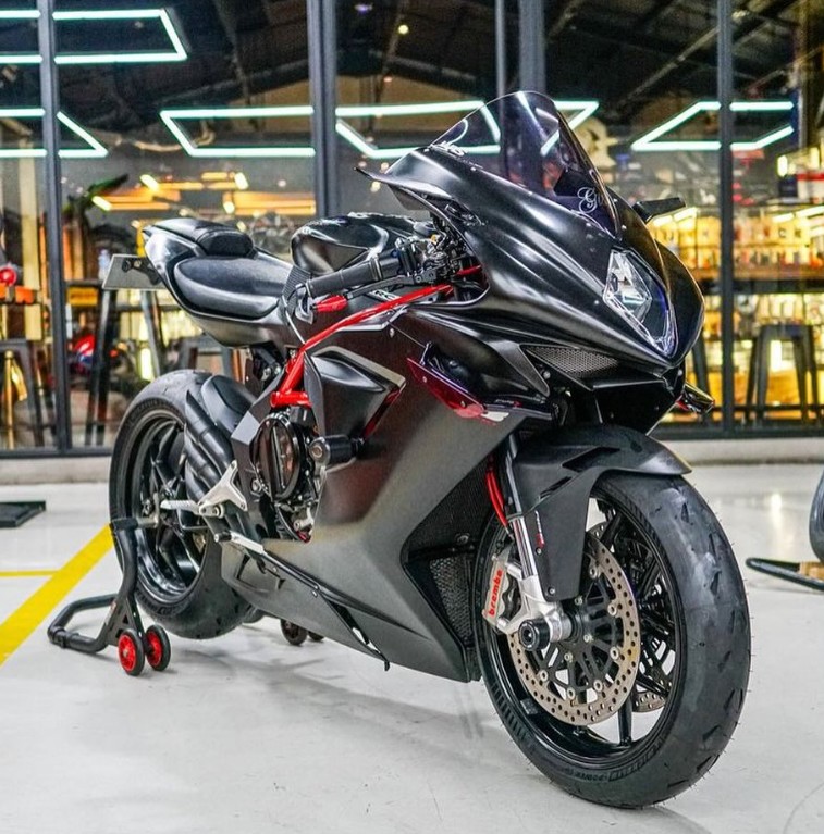 Sportbike on display fitted with Michelin Power Cup 2 tires, showcasing near-slick tread and aggressive performance design