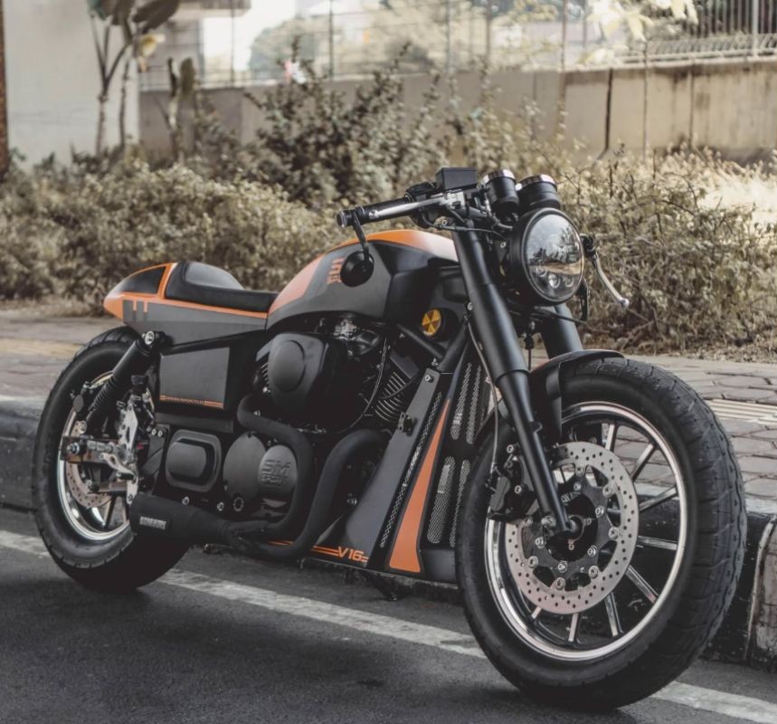 Custom cruiser motorcycle fitted with Shinko 230 Tour Master tire, parked on city street