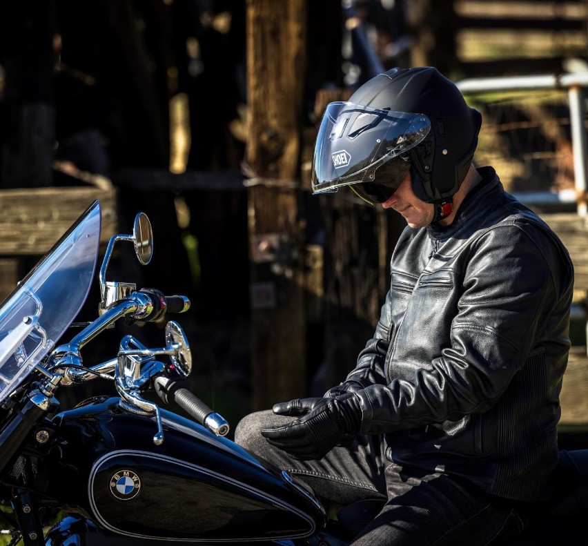 Rider wearing Shoei J-Cruise II helmet on a BMW motorcycle, designed for touring comfort and airflow.