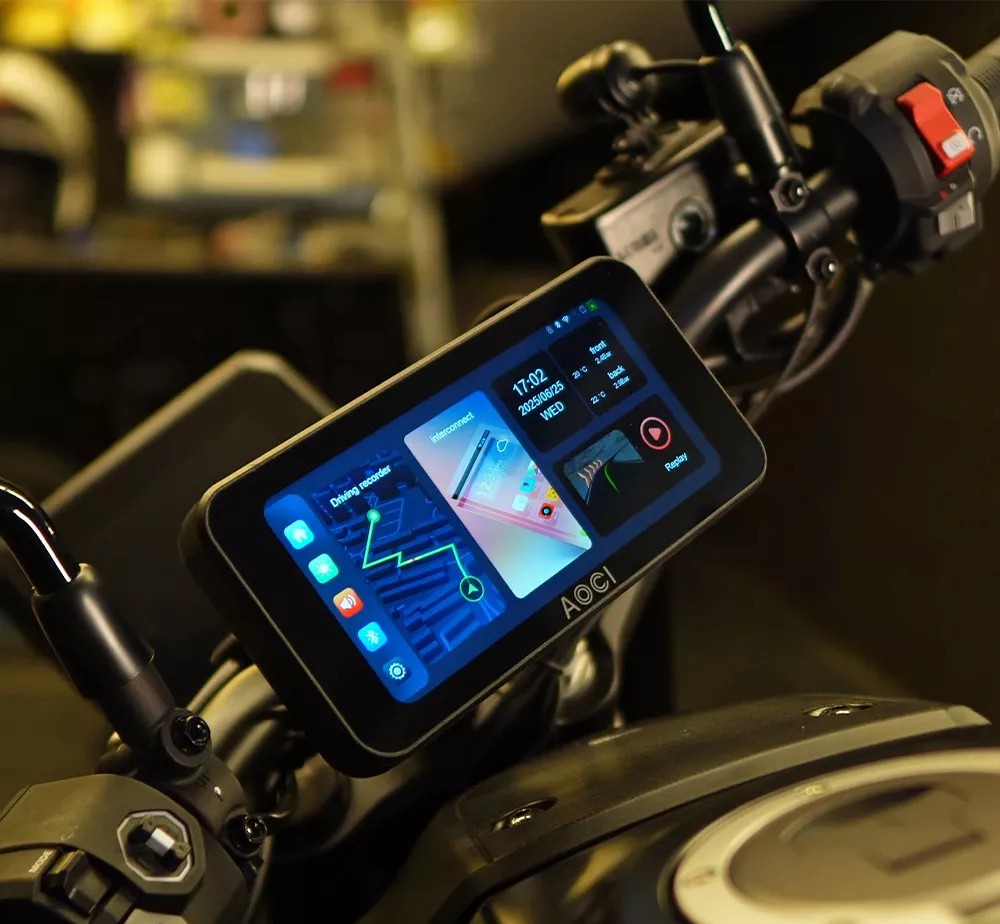 Aoocci C6 Pro motorcycle dash cam and smart display mounted on handlebar