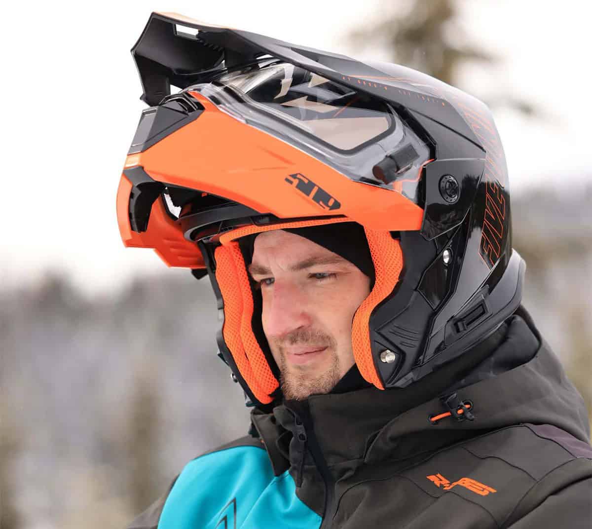 Rider wearing 509 Delta R4 Ignite Helmet with heated dual-pane visor