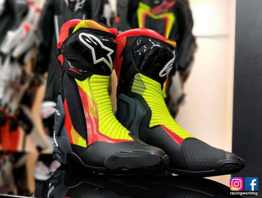 Alpinestars SMX Plus V2 motorcycle boots — lightweight, flexible race boots designed for track-day comfort and reliable ankle protection.