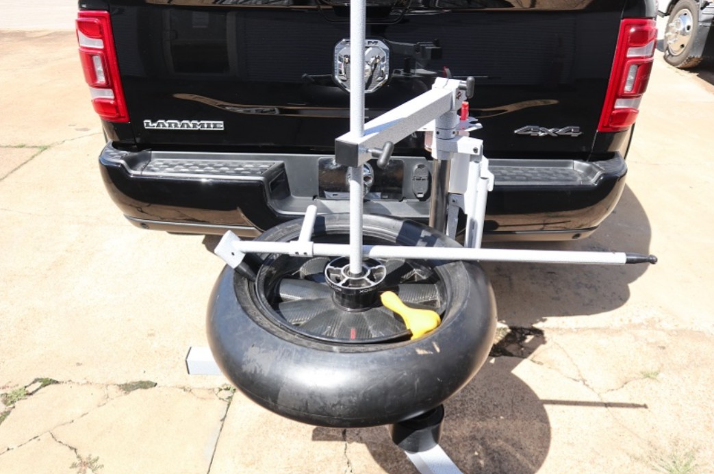 No-Mar Classic HD mounted to a truck hitch for portable tire changes.