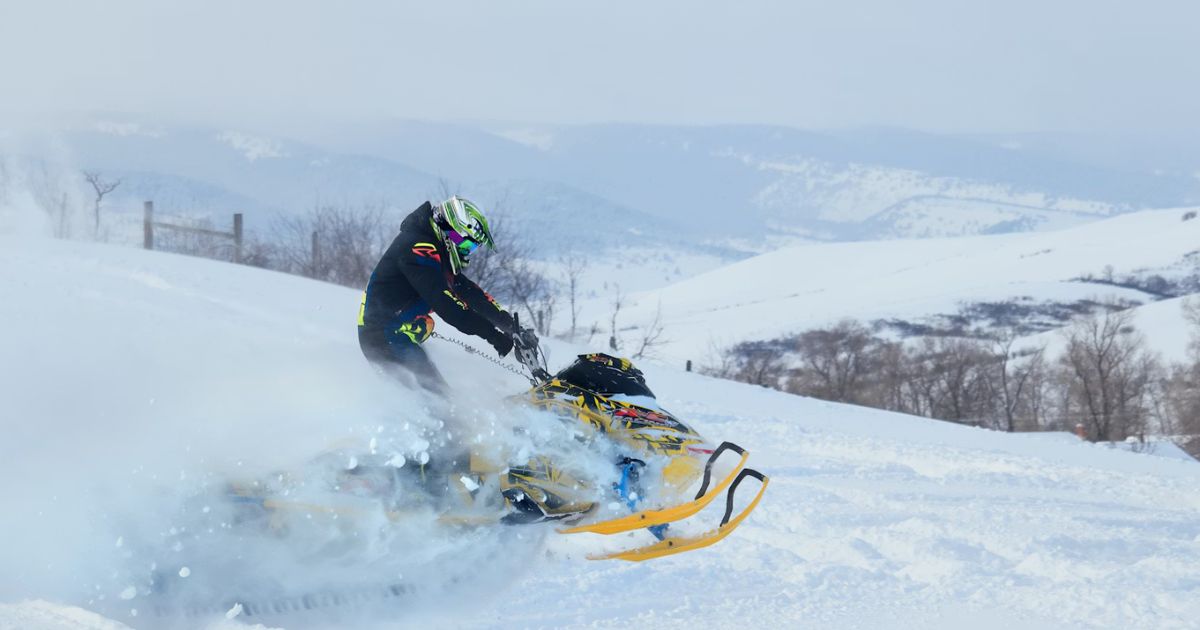 Top Snowmobile Helmets for 2025: Stay Warm on Your Ride