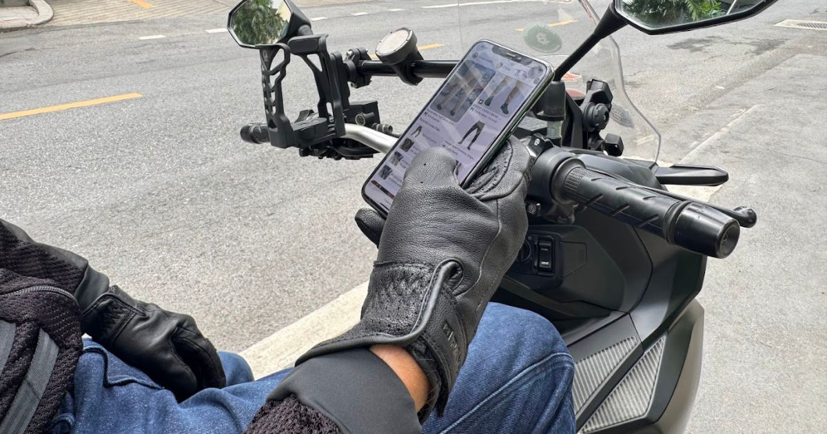 Best Touchscreen Motorcycle Gloves That Actually Work